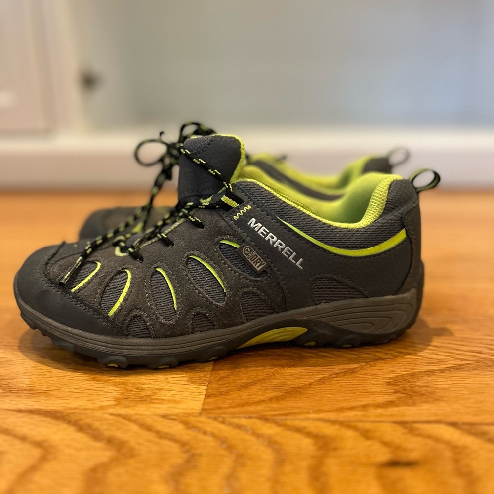 Merrell Chameleon Waterproof Select Dry Size 4 Men’s Hiking Shoes